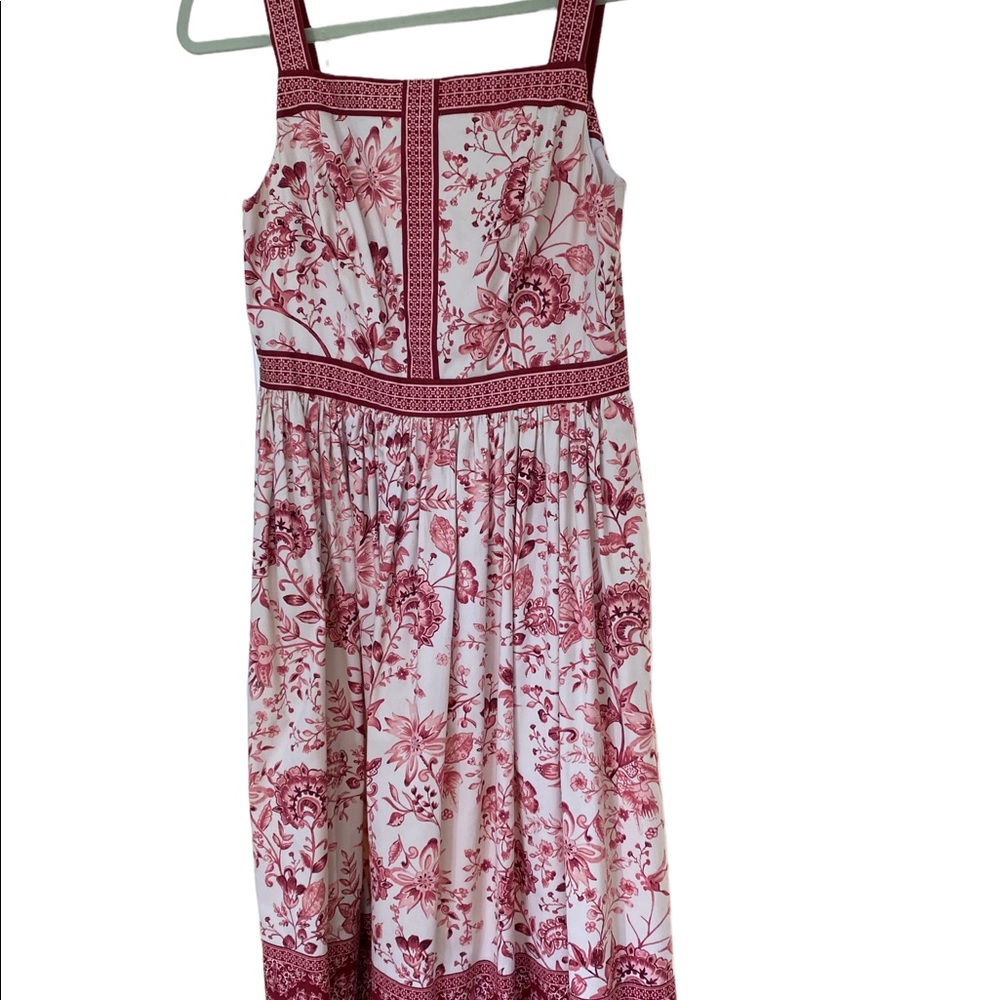 Gorgeous summer dress Gal Meets Glam Cotton lined with pockets and darts! Size 6